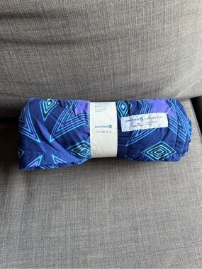 United Airlines Saks Fifth Avenue Blanket